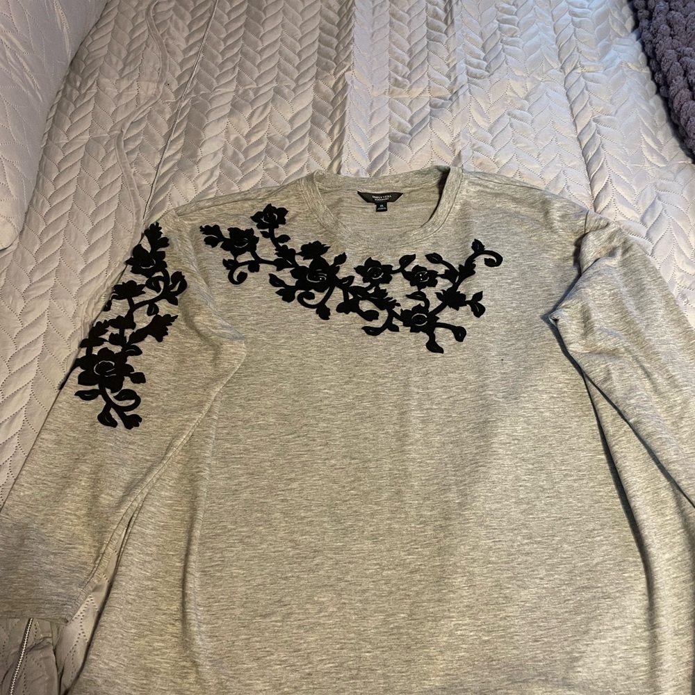 Simply Vera Gray Sweater with Black Floral Embroidery size XL
